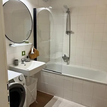 Апартаменти Revon Central-urban Apartment, Balcony & Free Parking *