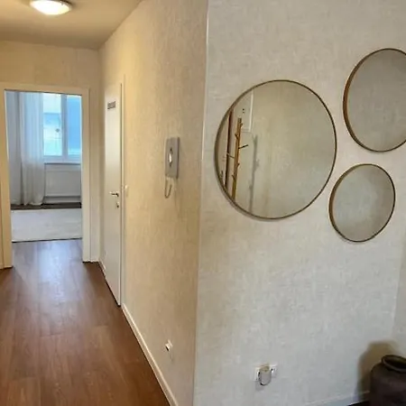 Revon Central-urban Apartment, Balcony & Free Parking Lägenhet *