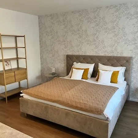 Апартаменти Revon Central-urban Apartment, Balcony & Free Parking