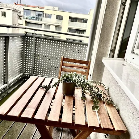 Apartmán Revon Central-urban Apartment, Balcony & Free Parking