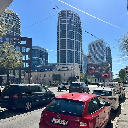 Апартаменти Revon Business Apartment, Free Garage & Balcony