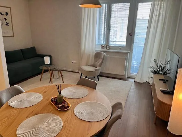 Revon Central-urban Apartment, Balcony & Free Parking Братислава
