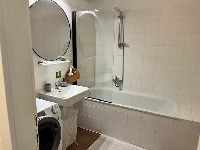 Apartmán Revon Central-urban Apartment, Balcony & Free Parking *