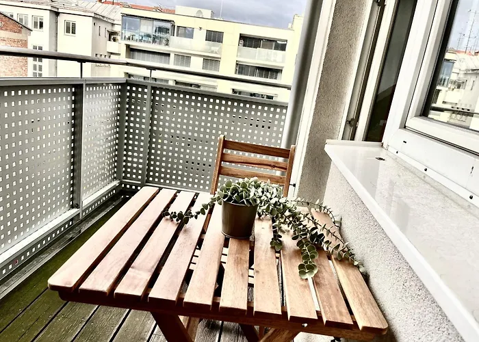 Apartmán Revon Central-urban Apartment, Balcony & Free Parking