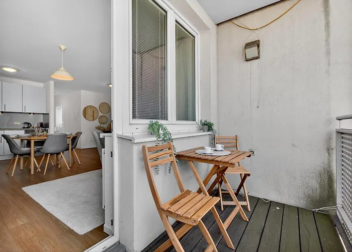 Revon Business Apartment, Free Garage & Balcony *