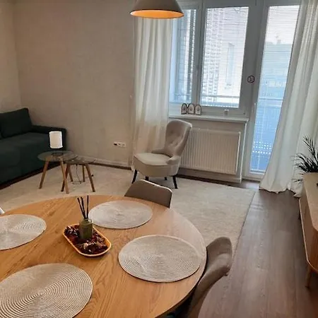 Revon Central-urban Apartment, Balcony & Free Parking Pressburg
