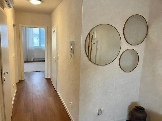 Revon Central-urban Apartment, Balcony & Free Parking Apartment *