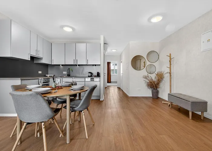 Апартаменти Revon Business Apartment, Free Garage & Balcony *